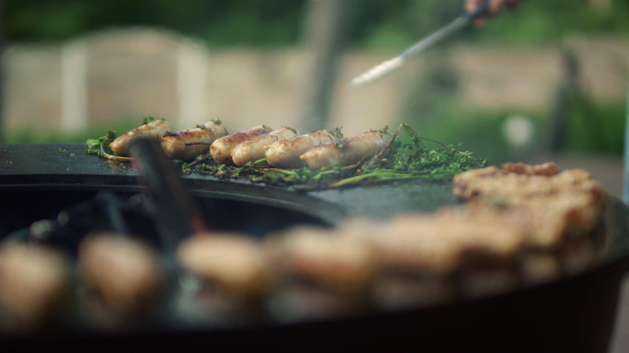 Jak pozbyć się much przy grillu bez użycia chemii?